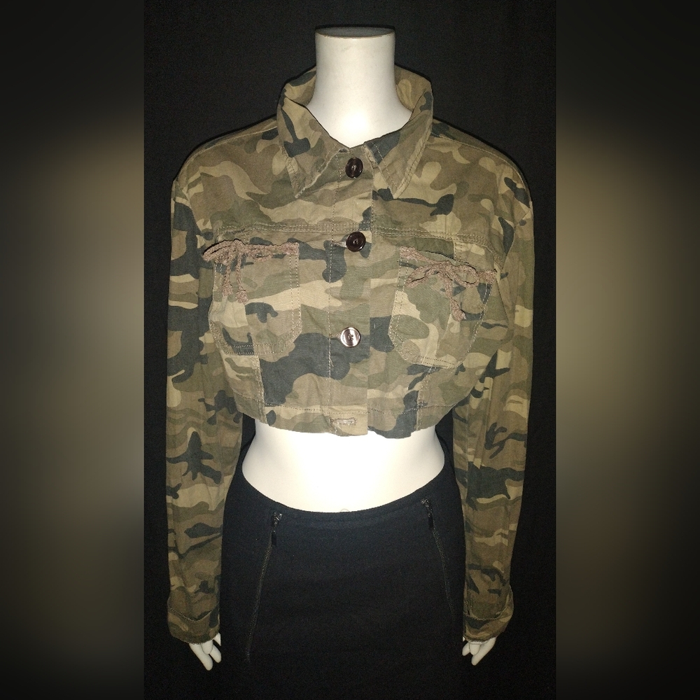 "Neeso" Cropped Camouflage Jacket